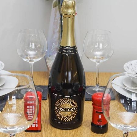 Flat 3 Bridge House Apartment Staines-upon-Thames ภายนอก รูปภาพ