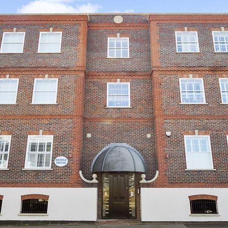 Flat 3 Bridge House Apartment Staines-upon-Thames ภายนอก รูปภาพ