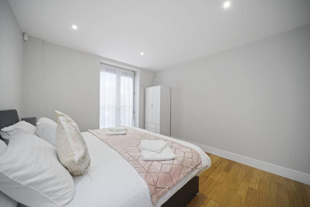 Flat 3 Bridge House Apartment Staines-upon-Thames ภายนอก รูปภาพ