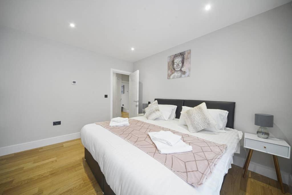 Flat 3 Bridge House Apartment Staines-upon-Thames ภายนอก รูปภาพ