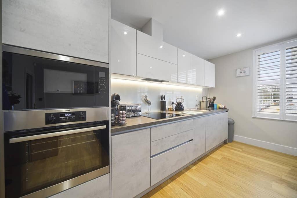 Flat 3 Bridge House Apartment Staines-upon-Thames ภายนอก รูปภาพ