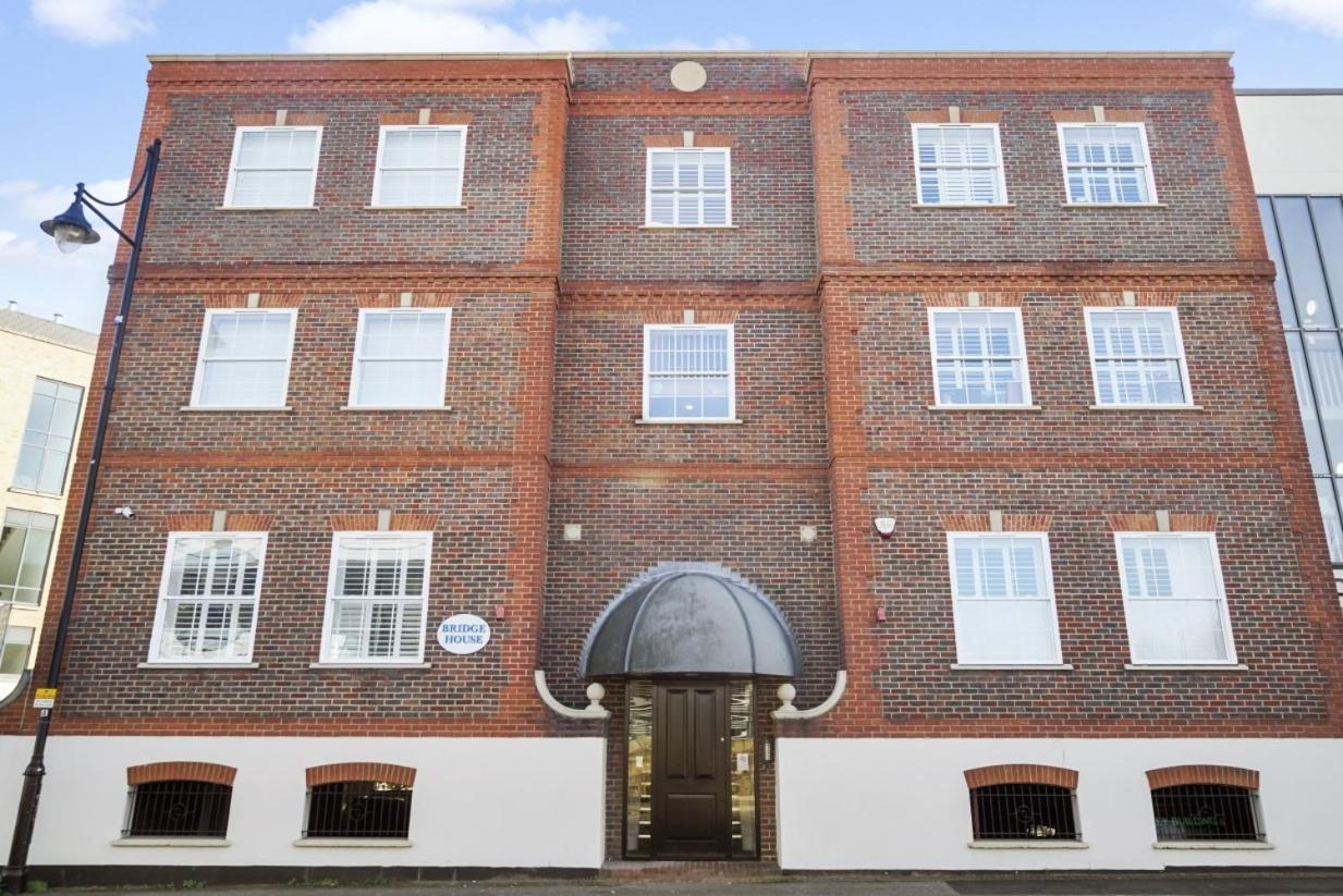 Flat 3 Bridge House Apartment Staines-upon-Thames ภายนอก รูปภาพ