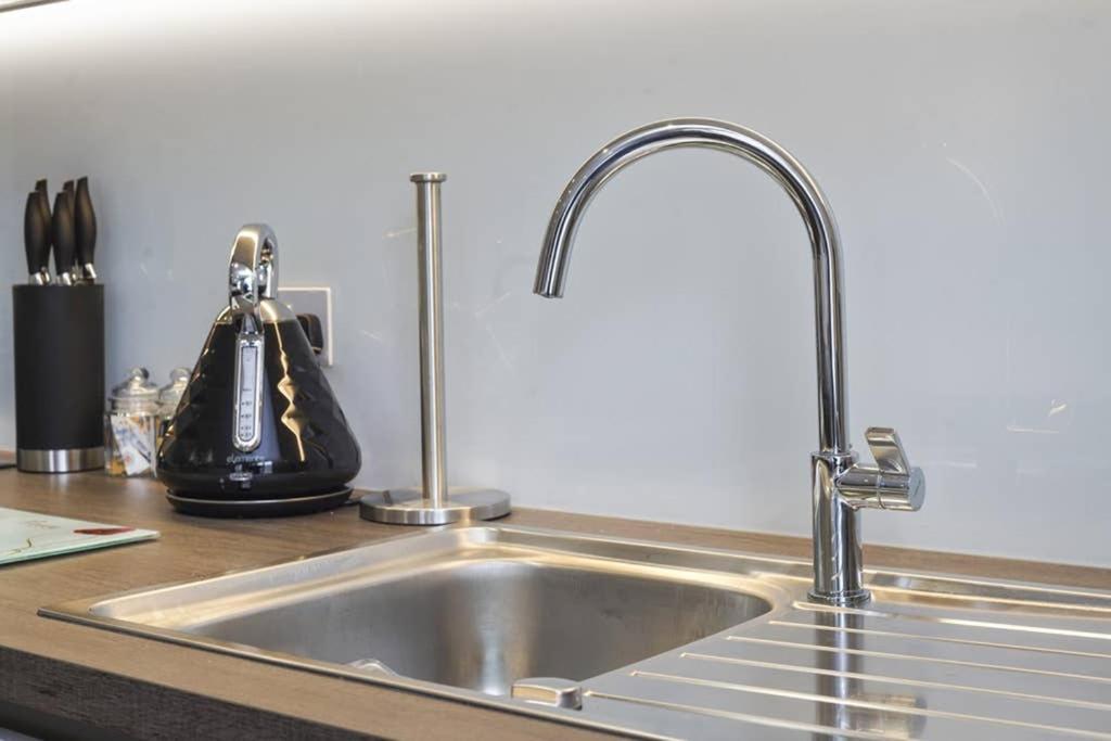 Flat 3 Bridge House Apartment Staines-upon-Thames ภายนอก รูปภาพ