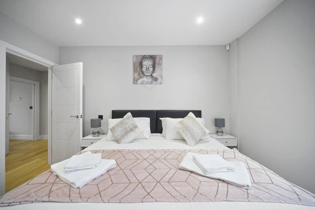 Flat 3 Bridge House Apartment Staines-upon-Thames ภายนอก รูปภาพ