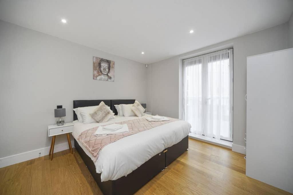 Flat 3 Bridge House Apartment Staines-upon-Thames ภายนอก รูปภาพ
