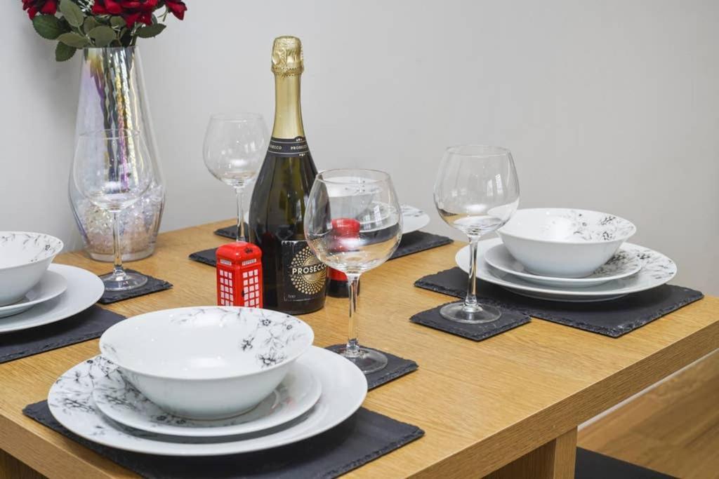 Flat 3 Bridge House Apartment Staines-upon-Thames ภายนอก รูปภาพ